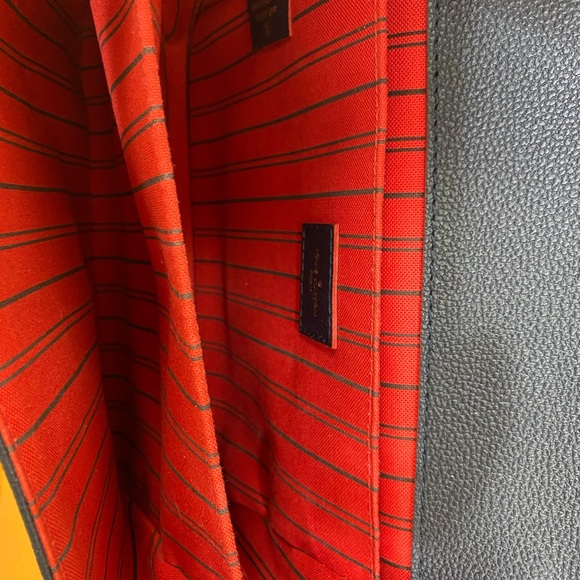 Sold! LV POCHETTE MÉTIS - Picture 9 of 10